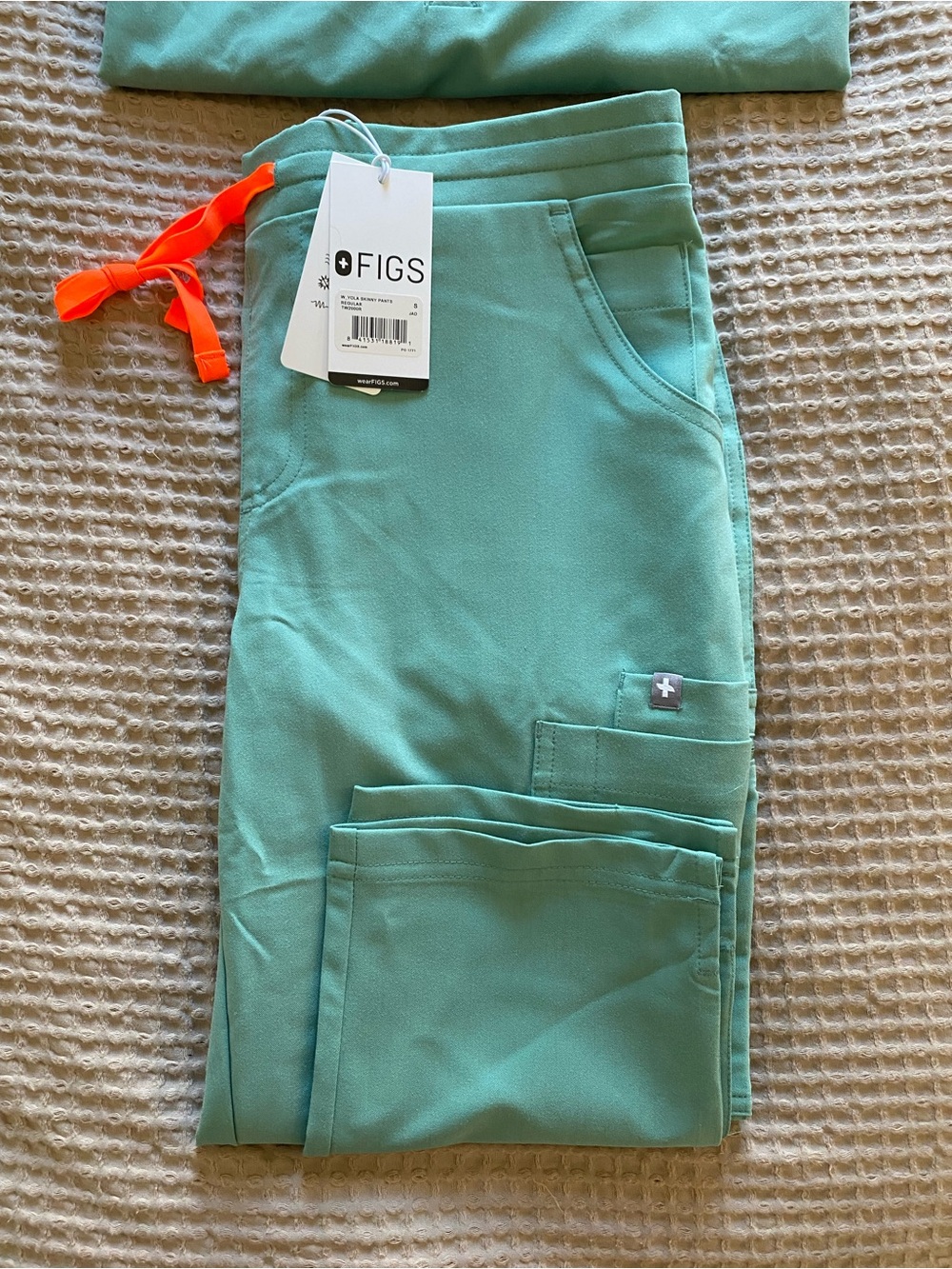NWT FIGS Jade Scrub Top and Pants set- small - Picture 2 of 3